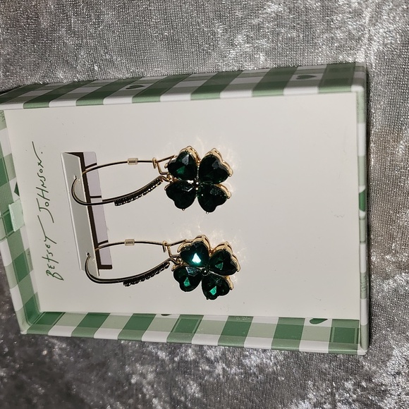 Betsey Johnson Dark💚 Green Clover Earrings/ NWB Dangling Earrings✨️💚☘️ - Picture 5 of 14